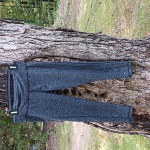 Under armour cropped  pants active wear M